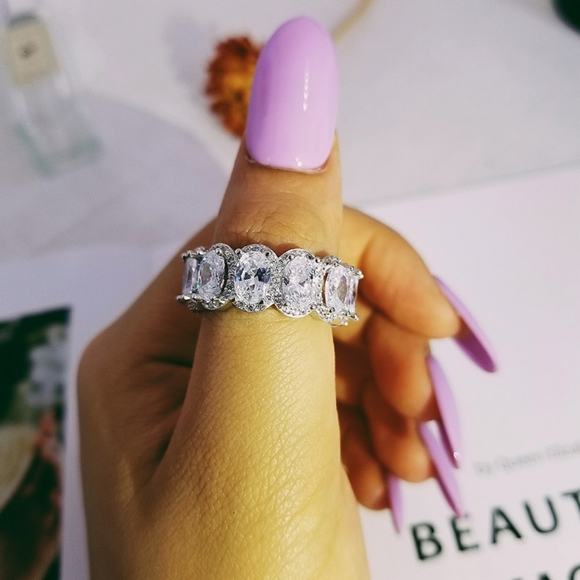 Gorgeous Wide Oval Diamonds Ring - Picture 5 of 6